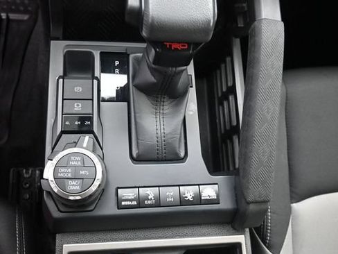 Used 2024 Toyota Tacoma TRD Off-Road AWD/4WD image 17