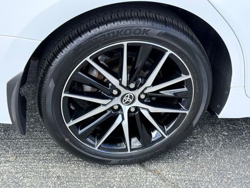 Used 2022 Toyota Camry SE w/ Cold Weather Package image 11