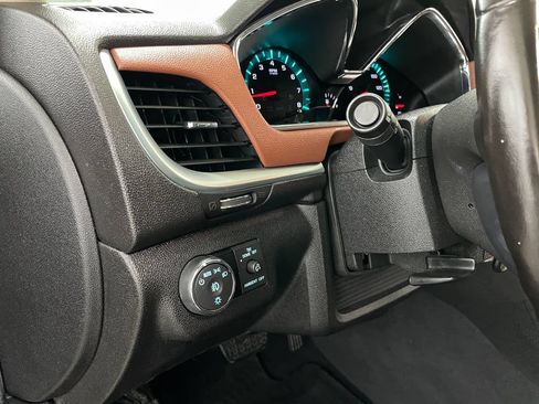Used 2017 Chevrolet Traverse LT w/ Style and Technology Package AWD/4WD image 24