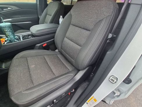 Used 2024 Chevrolet Traverse LT w/ Midnight/Sport Edition image 11