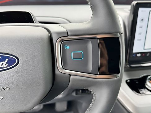 New 2025 Ford Expedition Active image 15