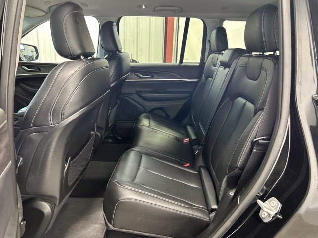 Used 2023 Jeep Grand Cherokee Limited AWD/4WD image 17