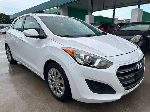 Used 2017 Hyundai Elantra GT FWD image 7