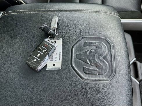 Used 2022 RAM 1500 Laramie AWD/4WD image 36