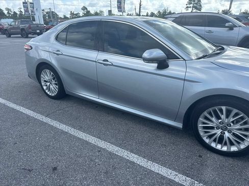 Used 2018 Toyota Camry XLE FWD image 5