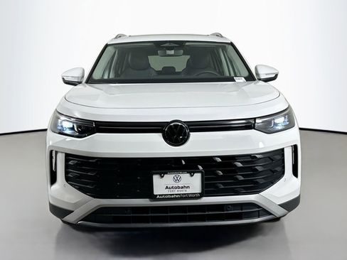 New 2026 Volkswagen Tiguan SE image 2