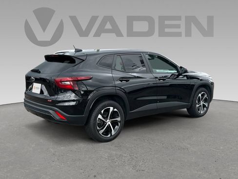 Used 2024 Chevrolet Trax RS w/ Sunroof Package FWD image 16