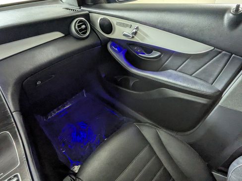 Used 2022 Mercedes-Benz GLC 300 4MATIC image 11