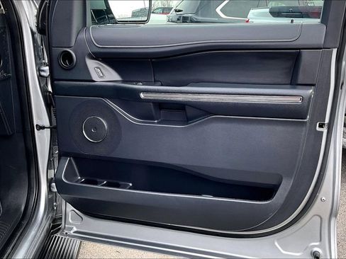 Used 2024 Ford Expedition XLT image 30