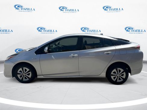 Used 2018 Toyota Prius FWD image 2