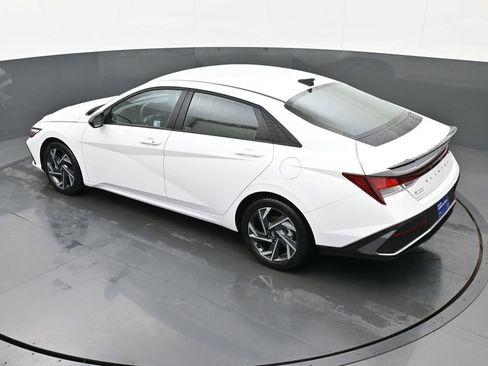 Certified 2025 Hyundai Elantra Sport image 31
