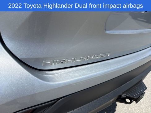 Used 2022 Toyota Highlander LE AWD/4WD image 17
