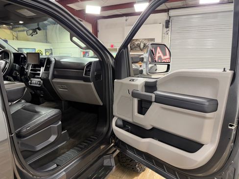 Used 2018 Ford F250 XLT w/ Snow Plow Prep Package AWD/4WD image 19