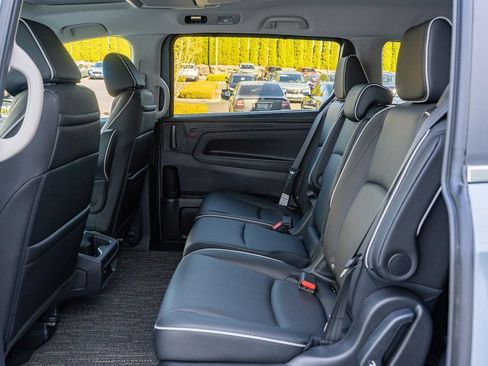 New 2026 Honda Odyssey Touring image 11