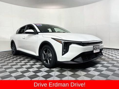 Used 2025 Kia K4 FWD image 1