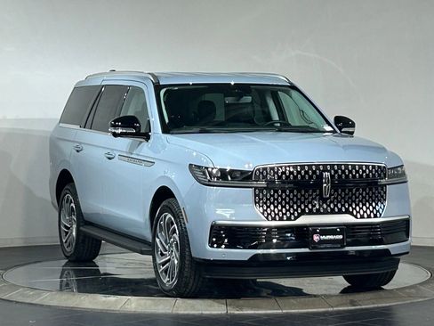 New 2026 Lincoln Navigator Premiere AWD/4WD image 2