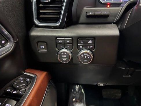 Used 2024 GMC Sierra 2500 Denali Ultimate AWD/4WD image 18