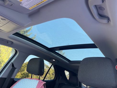 Used 2021 Chevrolet Equinox LT image 12