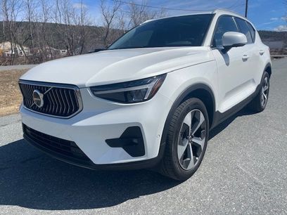 Used 2025 Volvo XC40 B5 Plus