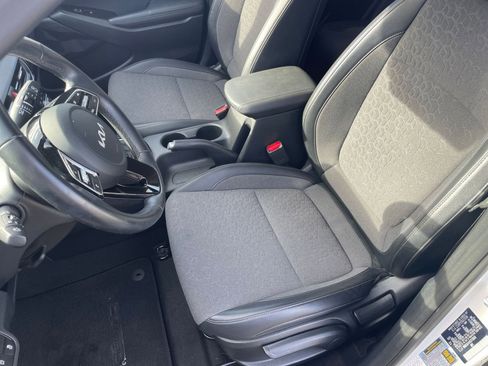 Used 2025 Kia Seltos S image 36