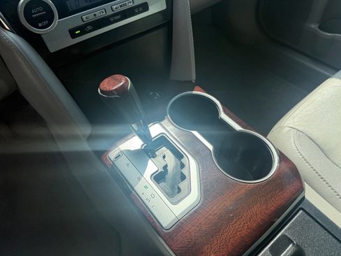 Used 2014 Toyota Camry XLE image 17