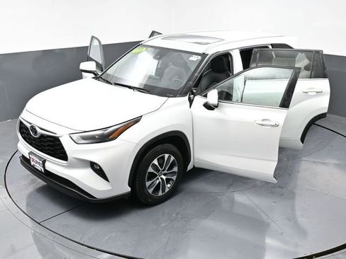 Used 2023 Toyota Highlander XLE FWD image 69