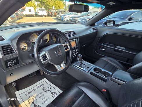 Used 2011 Dodge Challenger SE image 6