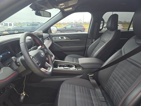 Used 2025 Ford Explorer ST-Line w/ ST-Line Street Pack image 13