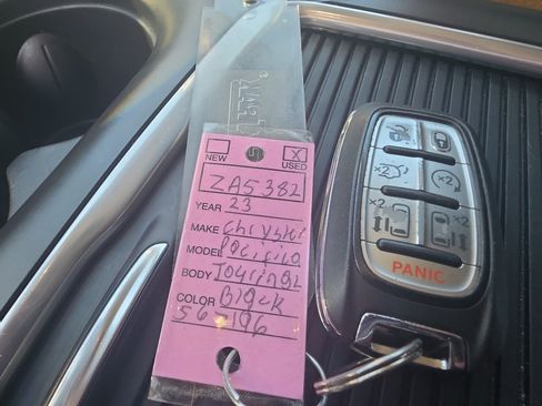 Used 2023 Chrysler Pacifica Touring-L FWD image 34