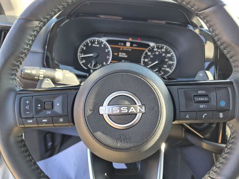 Used 2024 Nissan Pathfinder SL image 17