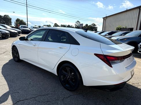 Used 2022 Hyundai Elantra SEL w/ Winter Weather Package image 2