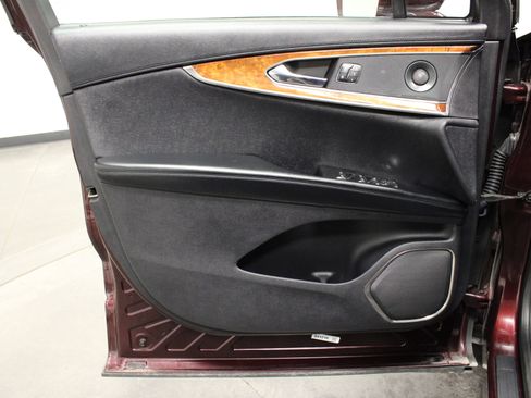 Used 2019 Lincoln Nautilus Reserve w/ Cargo Utility Package image 12