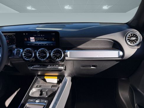 New 2026 Mercedes-Benz GLB 250 image 24