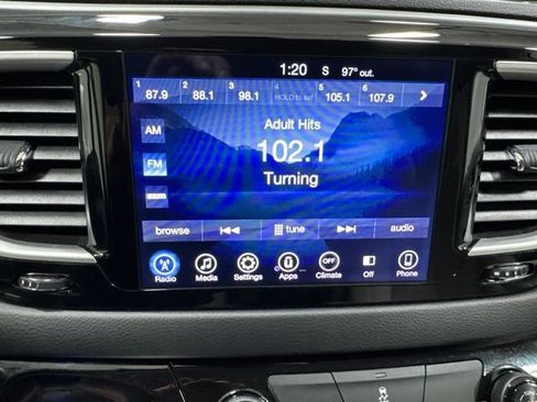 Used 2017 Chrysler Pacifica Touring Plus FWD image 22