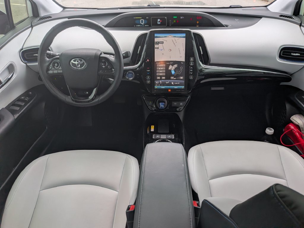 Used 2022 Toyota Prius Limited w/ Premium Convenience Package FWD image 27
