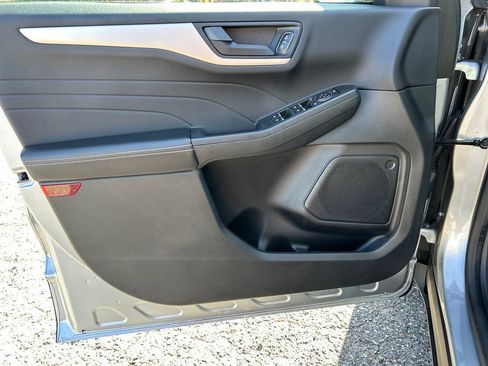 Used 2022 Ford Escape SE w/ SE Sport Appearance Package image 12