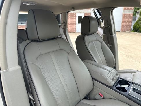 Used 2012 Lincoln MKX AWD image 16