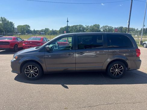 Used 2017 Dodge Grand Caravan SE FWD image 8