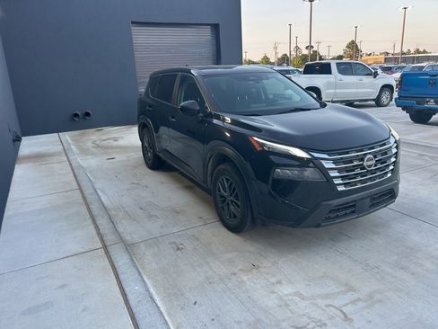 Used 2024 Nissan Rogue S FWD image 3