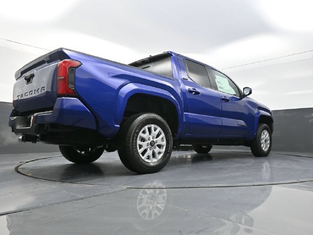 Used 2025 Toyota Tacoma SR5 w/ SR5 Upgrade Package AWD/4WD image 36