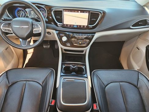 Used 2022 Chrysler Pacifica Limited image 10