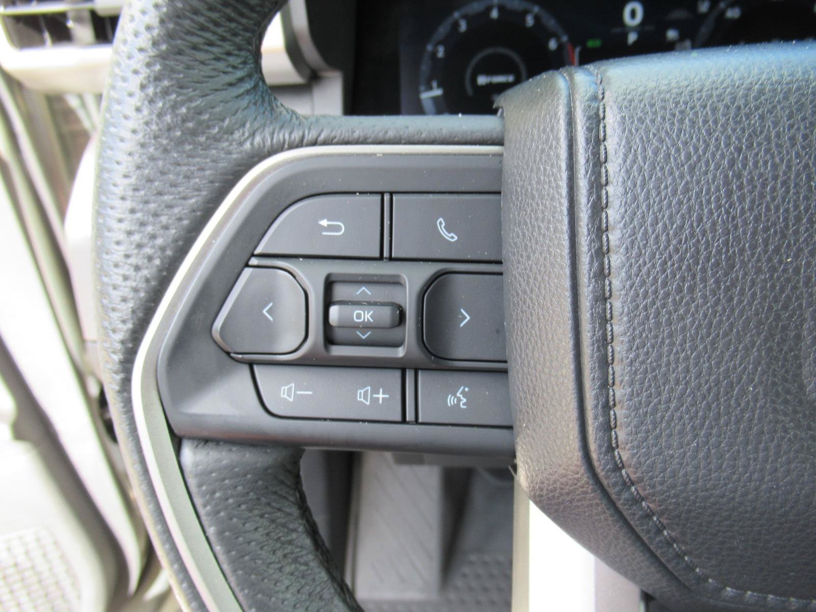 Used 2025 Toyota Tacoma TRD Sport AWD/4WD image 23