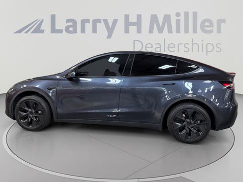 Used 2025 Tesla Model Y Long Range RWD image 2