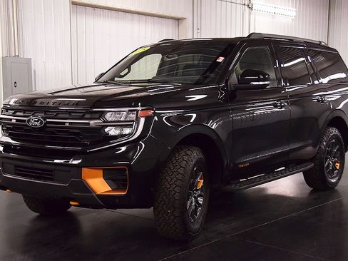 Used 2025 Ford Expedition Tremor AWD/4WD image 3