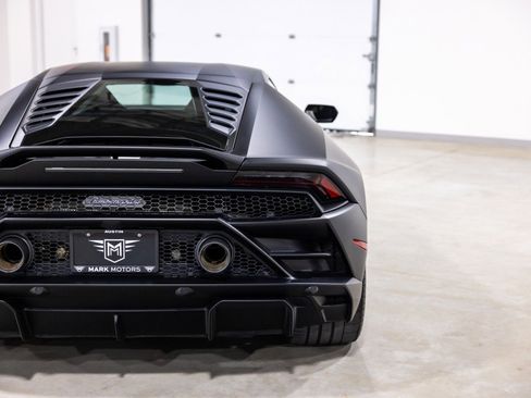 Used 2022 Lamborghini Huracan EVO RWD image 13