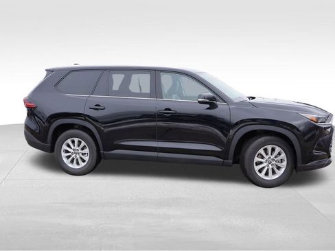 Used 2025 Toyota Grand Highlander XLE image 3