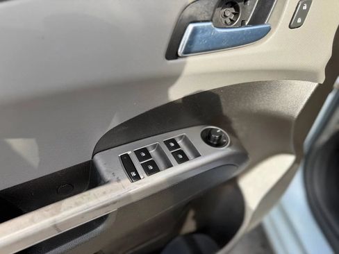 Used 2018 Chevrolet Sonic Premier FWD image 39