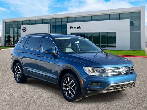 Used 2019 Volkswagen Tiguan SE w/ Panoramic Sunroof Package image 2