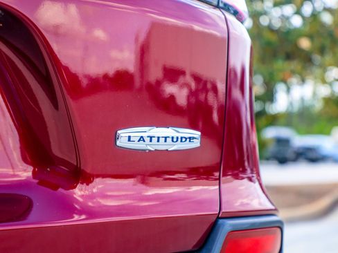 Used 2019 Jeep Cherokee Latitude w/ Popular Appearance Group FWD image 6