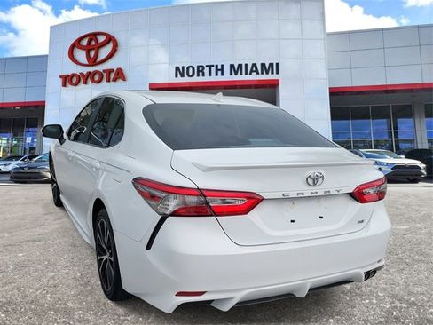 Used 2019 Toyota Camry SE image 3